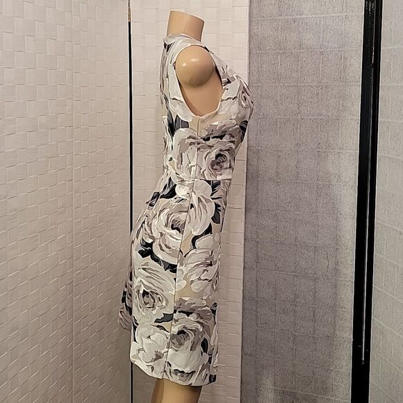 BRAND NEW I LE NEW YORK SLEEVELESS DEEP V-NECK FLORAL PATTERN DESIGN DRESS - Picture 4 of 14